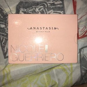 ABH Nicole Guerriero Glow Kit